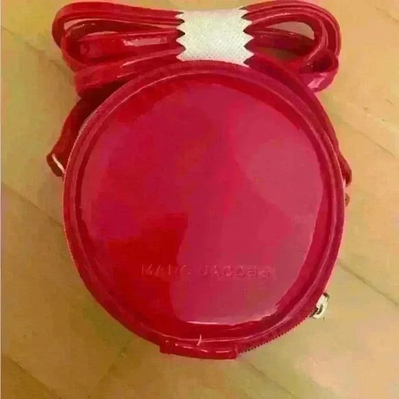 Marc Jacobs NWT Mini 4" Red Patent Leather Crossbody Round Circle Canteen Bag - Picture 7 of 11